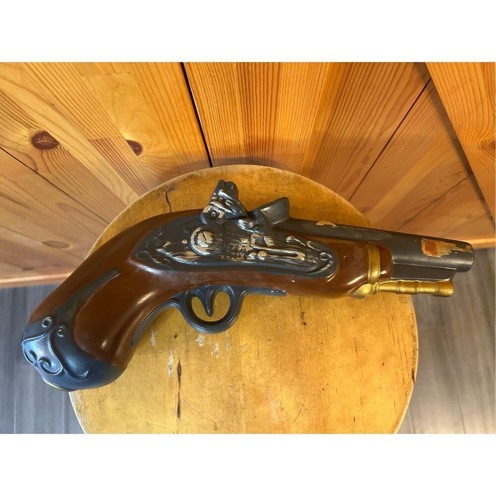 Vintage 1968 Ezra Brooks Dueling Pistol Empty Whiskey Bottle (8698)